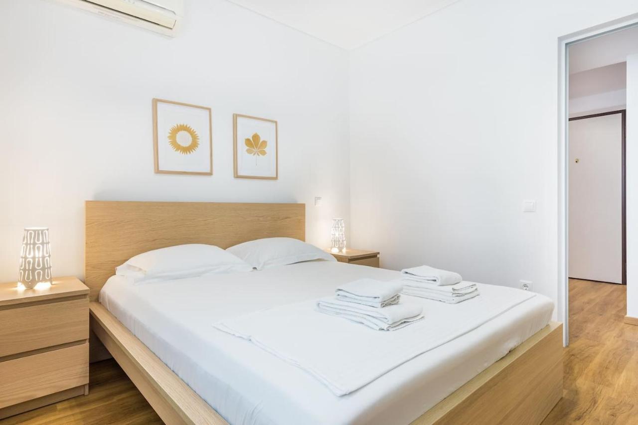 Elegant Apartment W Great Balcony In Vouliagmeni Athén Kültér fotó